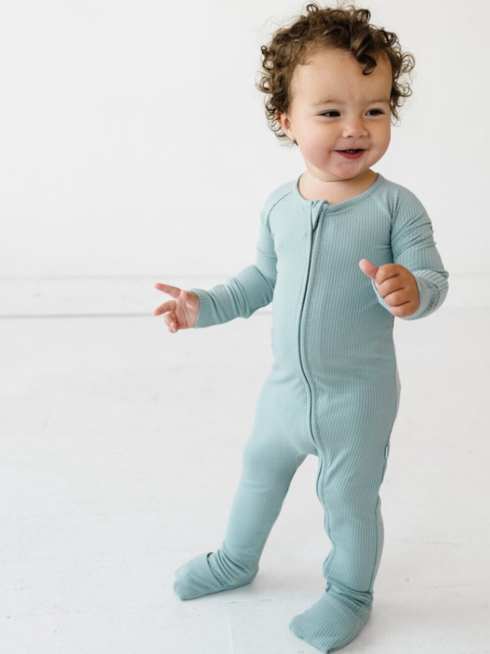 Little Sleepies Stormy Ribbed Zippy, 2T, GUC